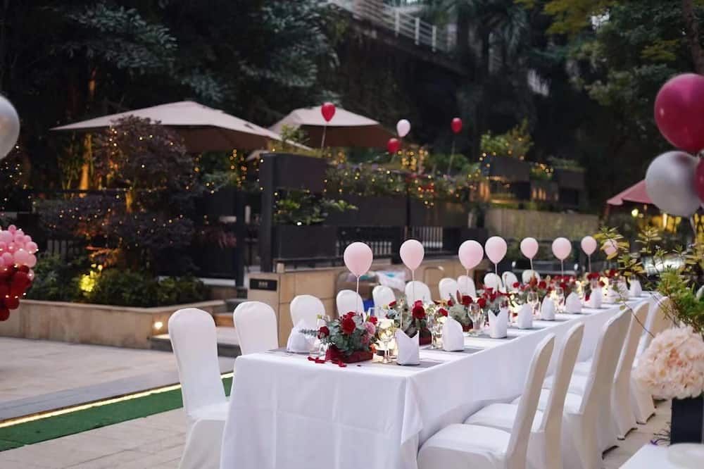 Banquet hall