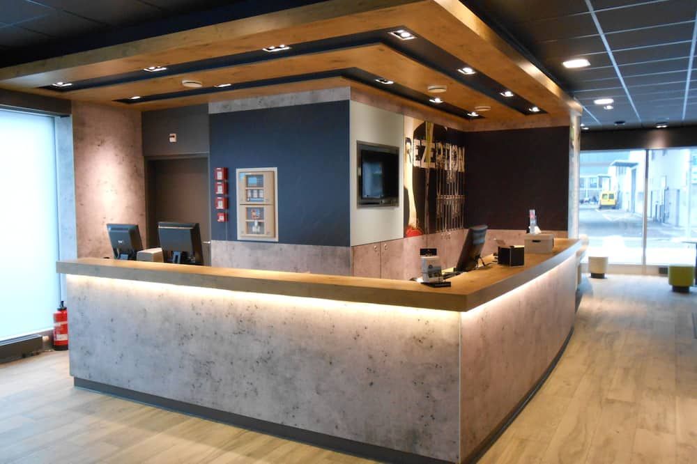 Front desk Photo