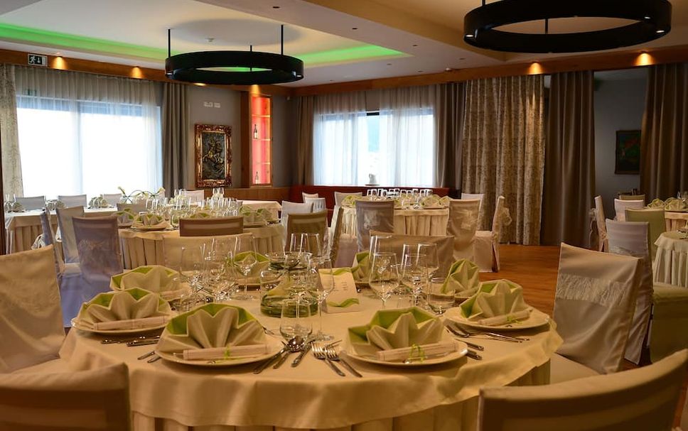 Banquet hall Photo