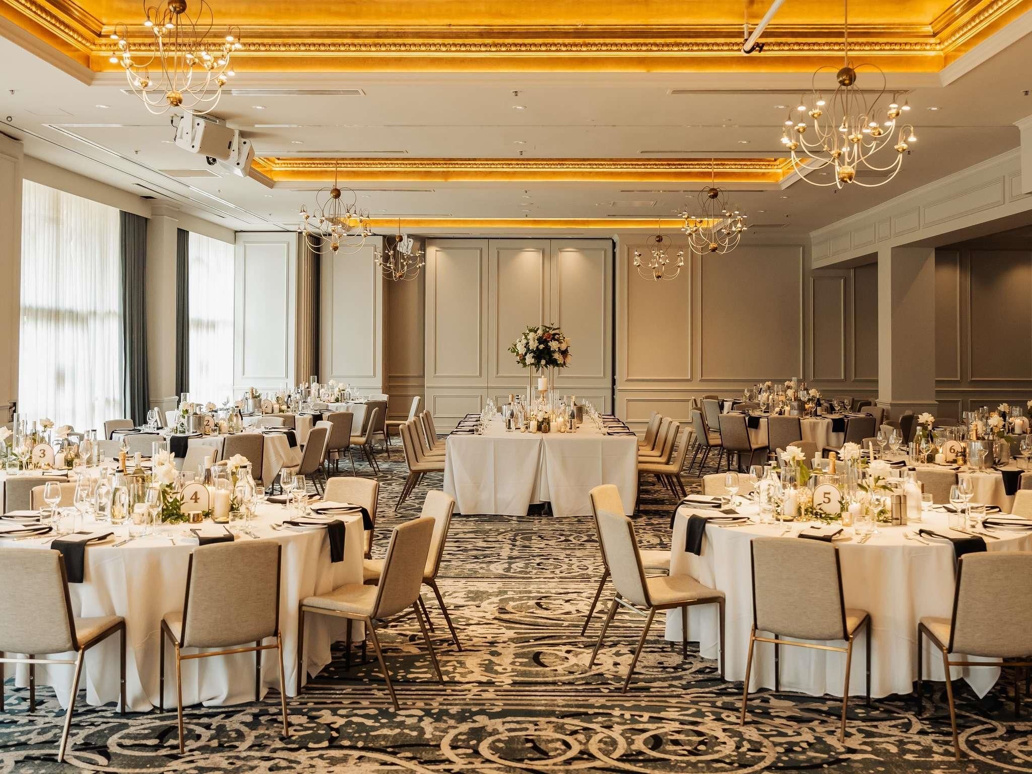Banquet hall