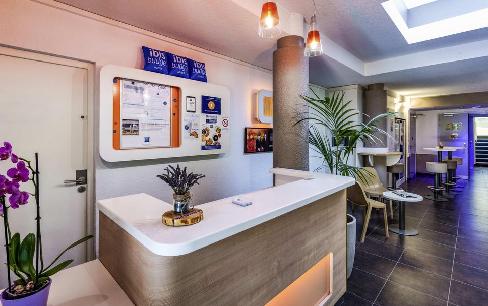 Front desk Photo
