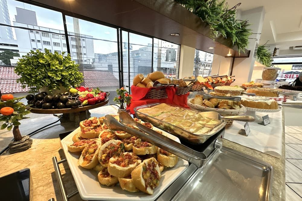 Buffet Photo