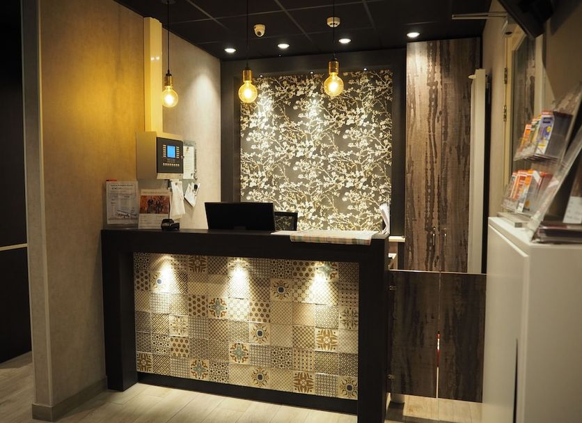 Front desk Photo