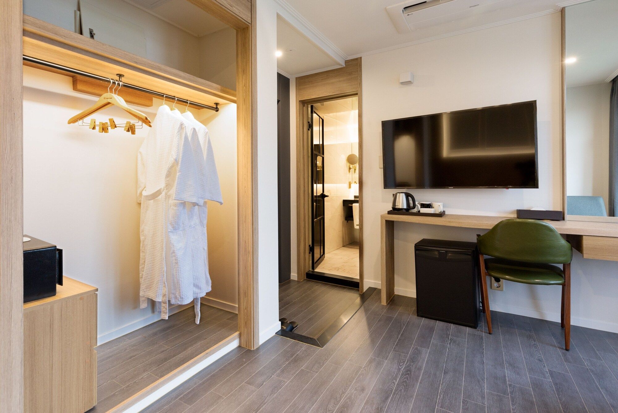 Room amenity