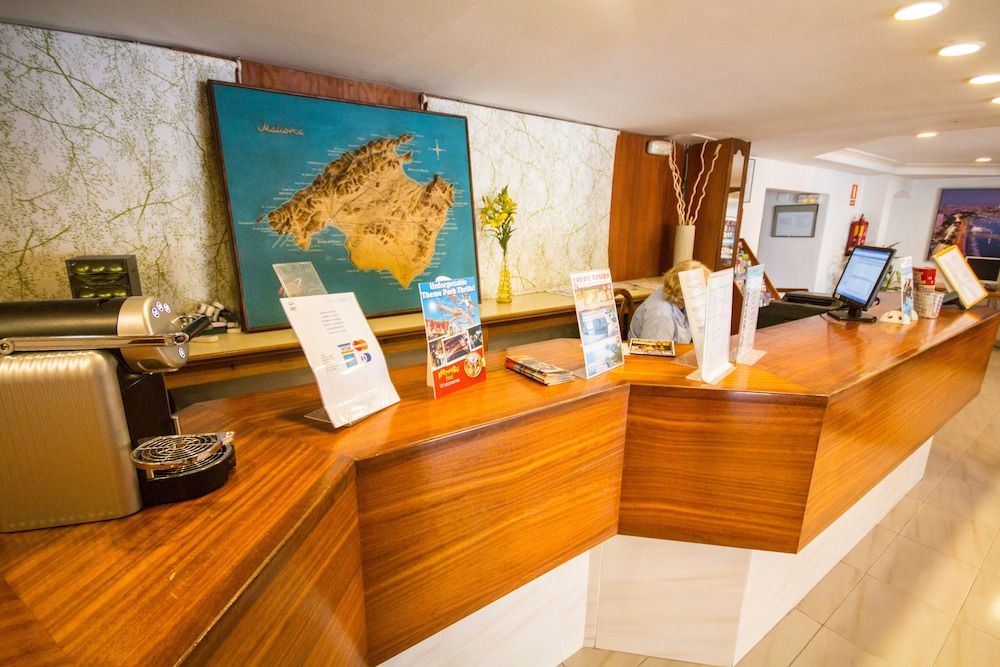 Front desk Photo