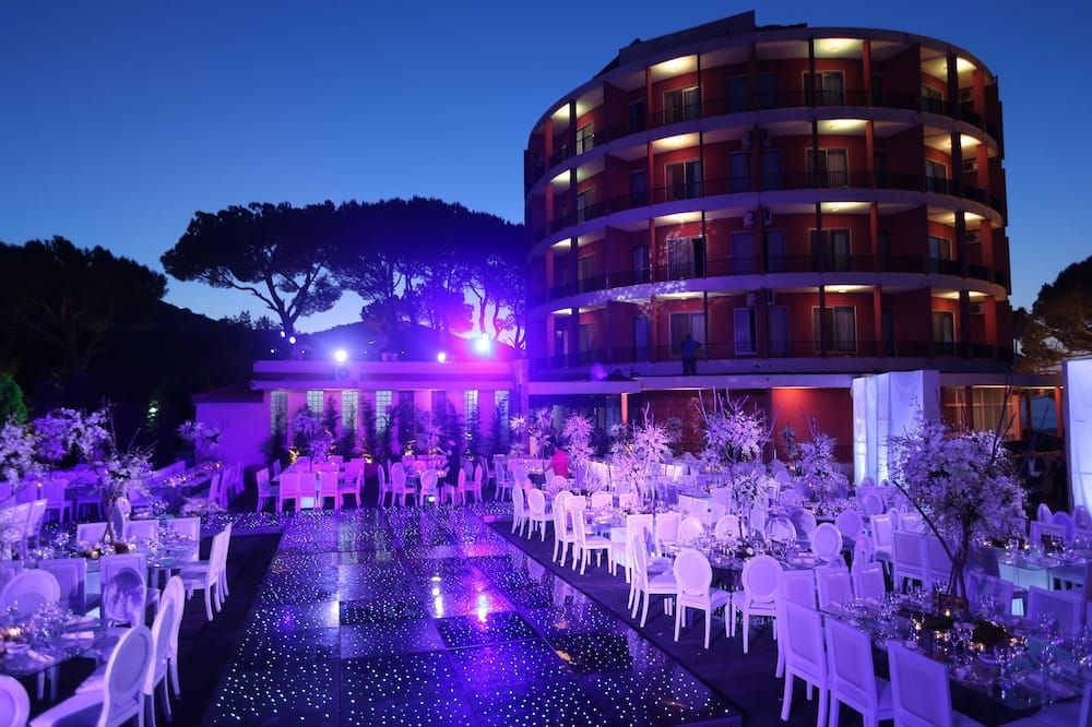 Banquet hall