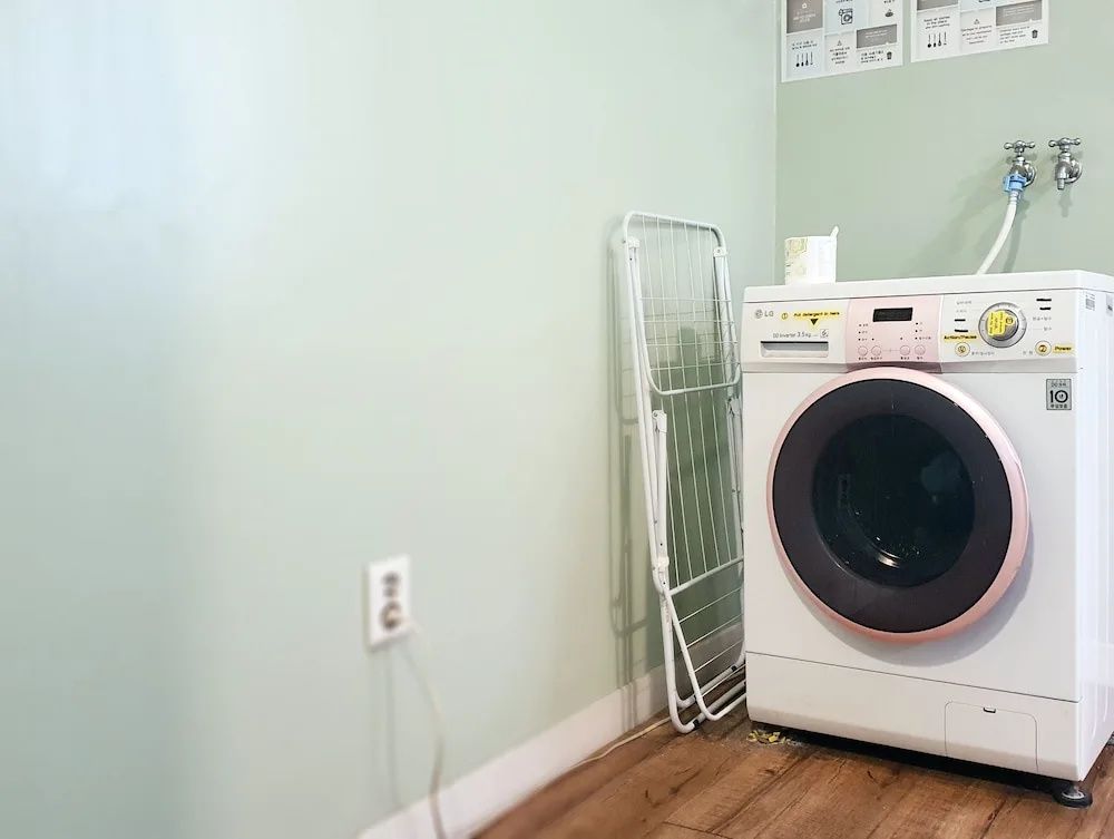 Laundry facility Photo