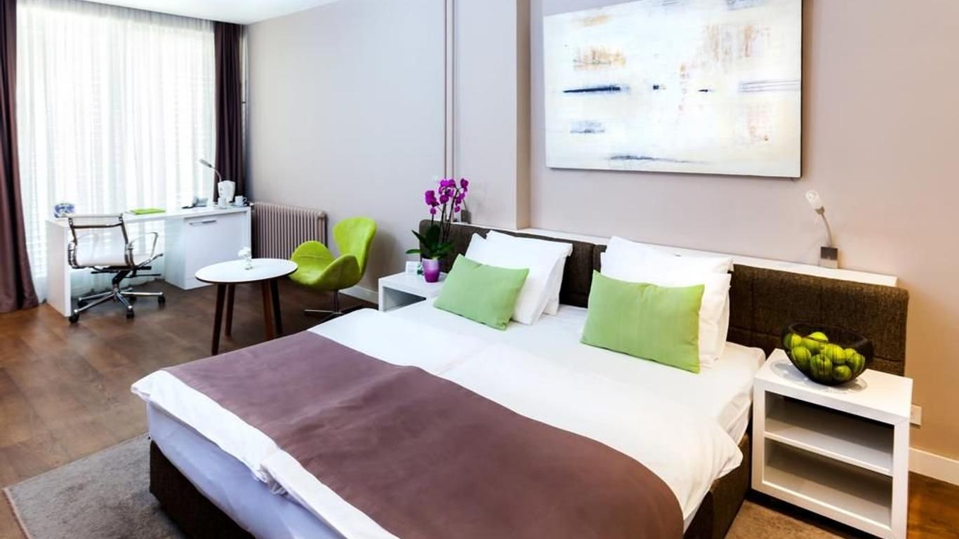 Adresa Suites