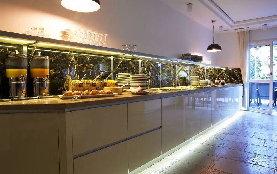 Buffet Photo