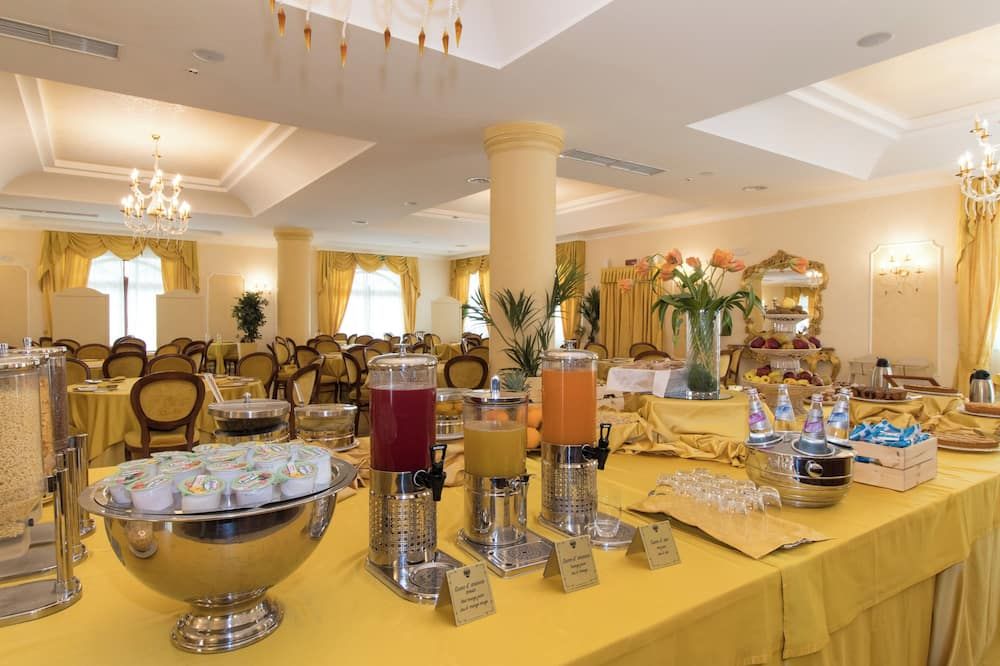 Banquet hall Photo
