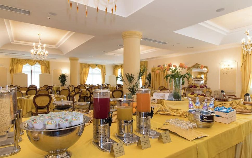 Banquet hall Photo