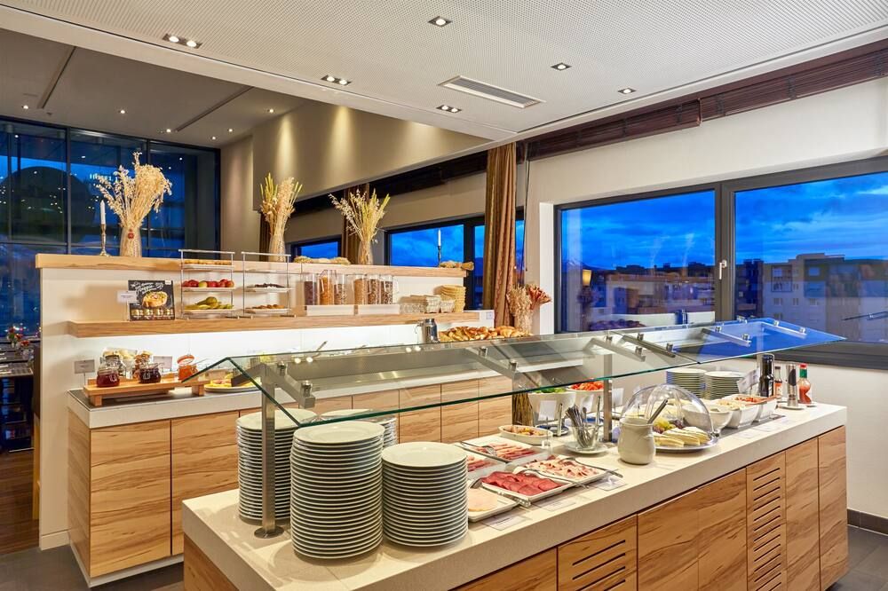 Buffet Photo