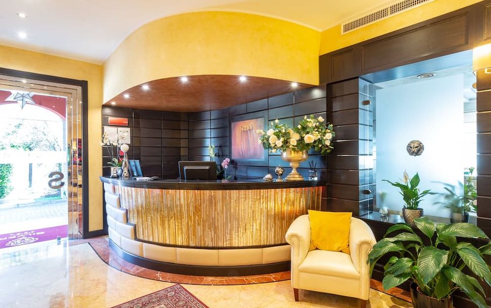 Front desk Photo