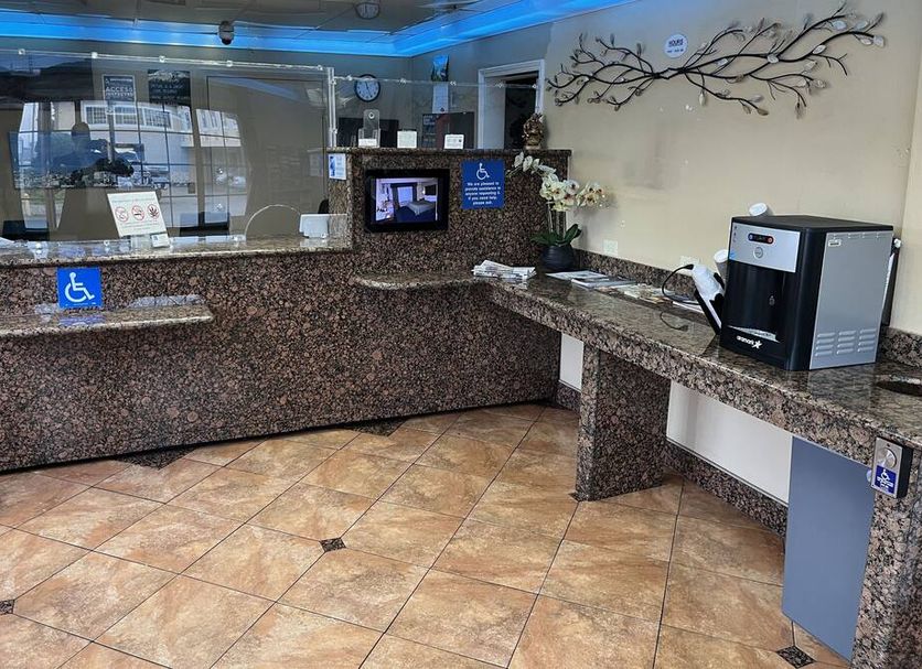 Front desk Photo