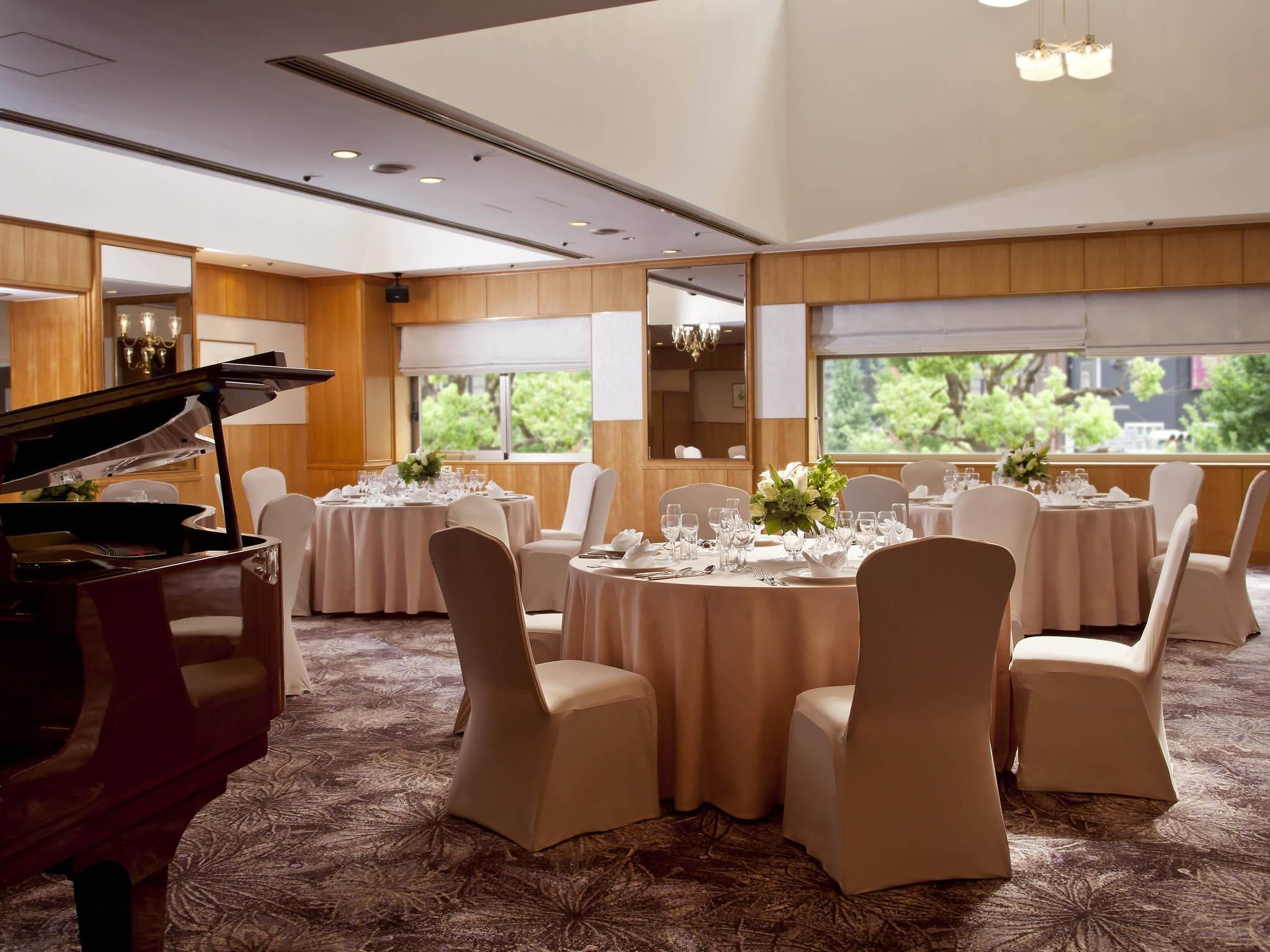 Banquet hall