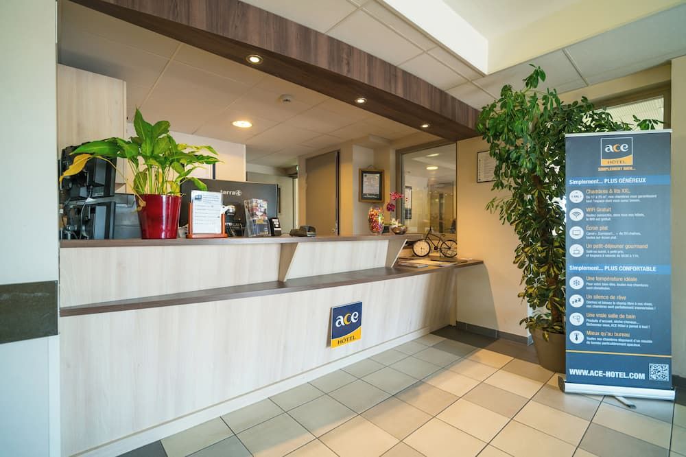 Front desk Photo