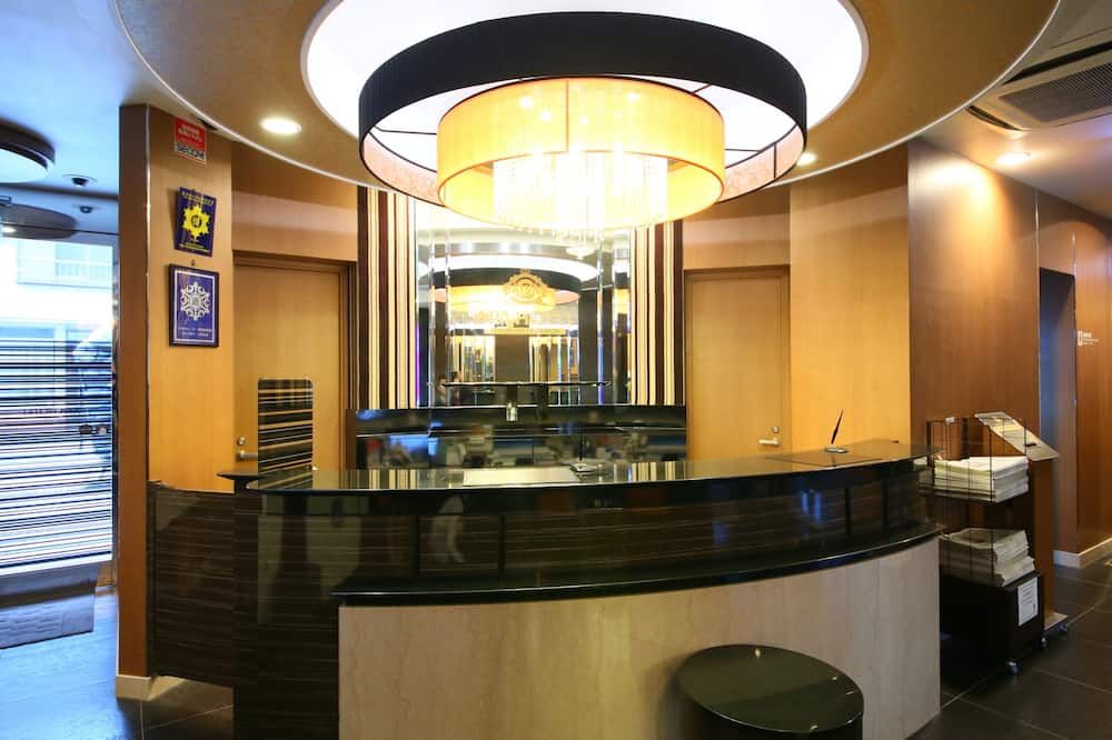 Front desk Photo