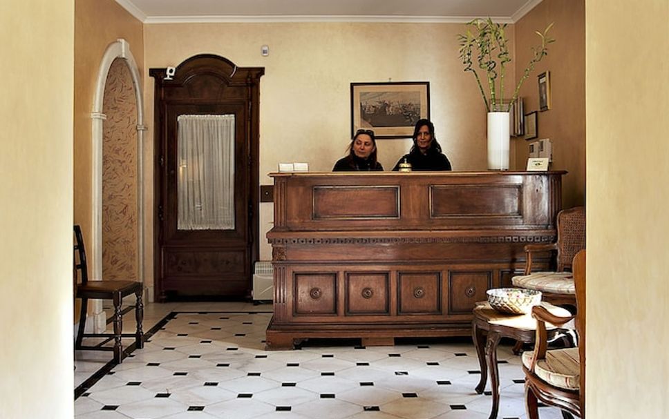 Front desk Photo