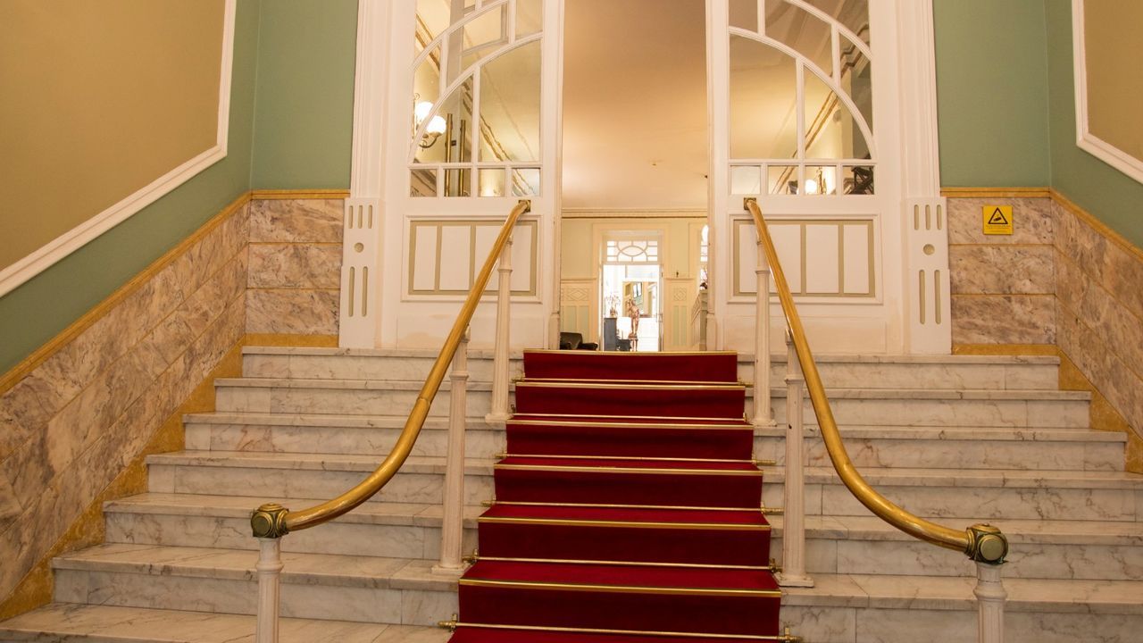 Hotel entrance Photo