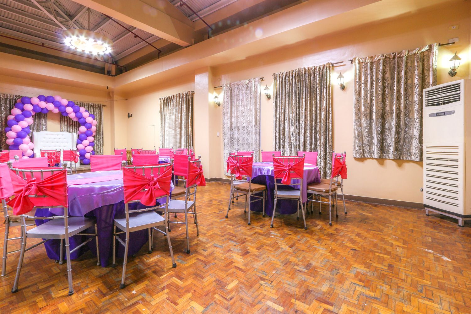 Banquet hall