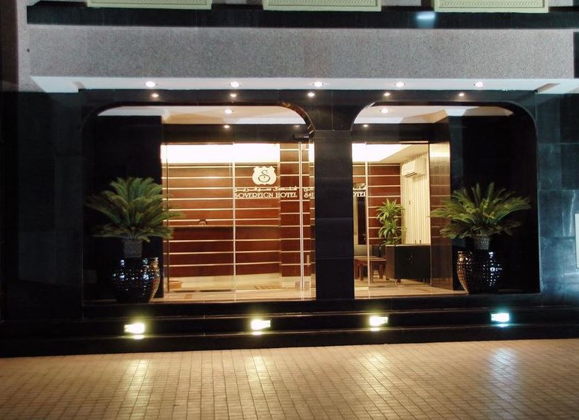 Hotel entrance Photo