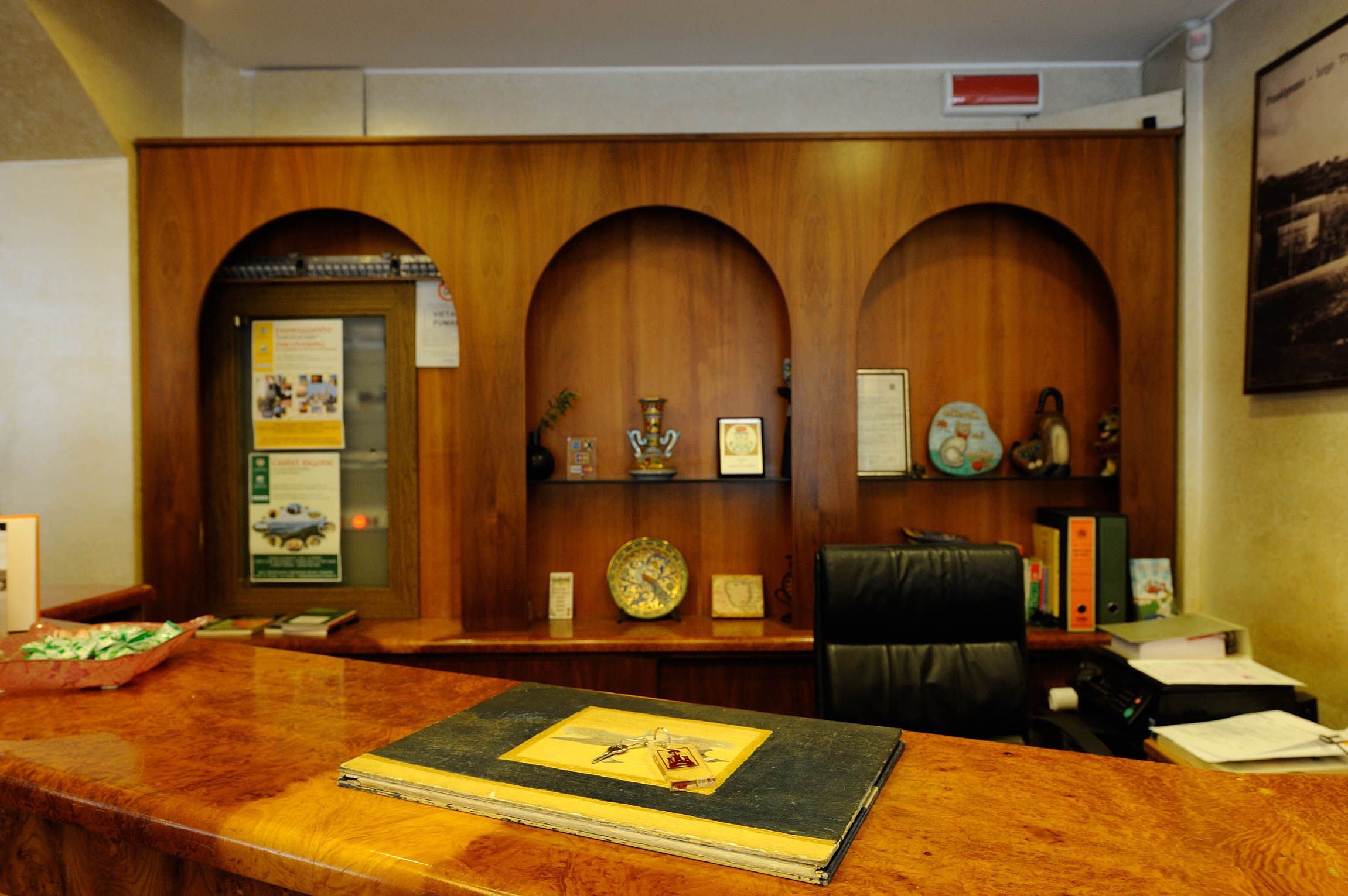 Front desk Photo