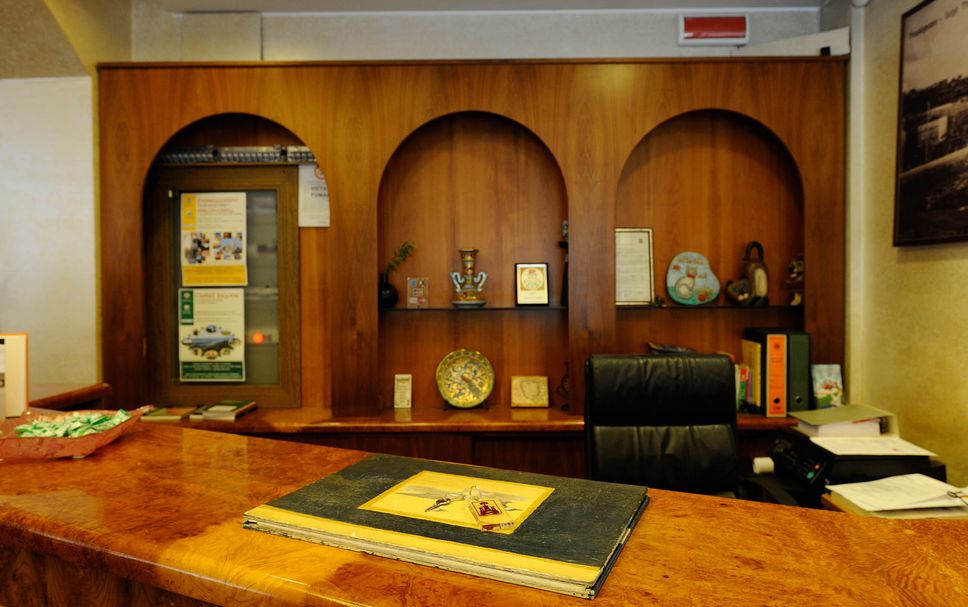 Front desk Photo