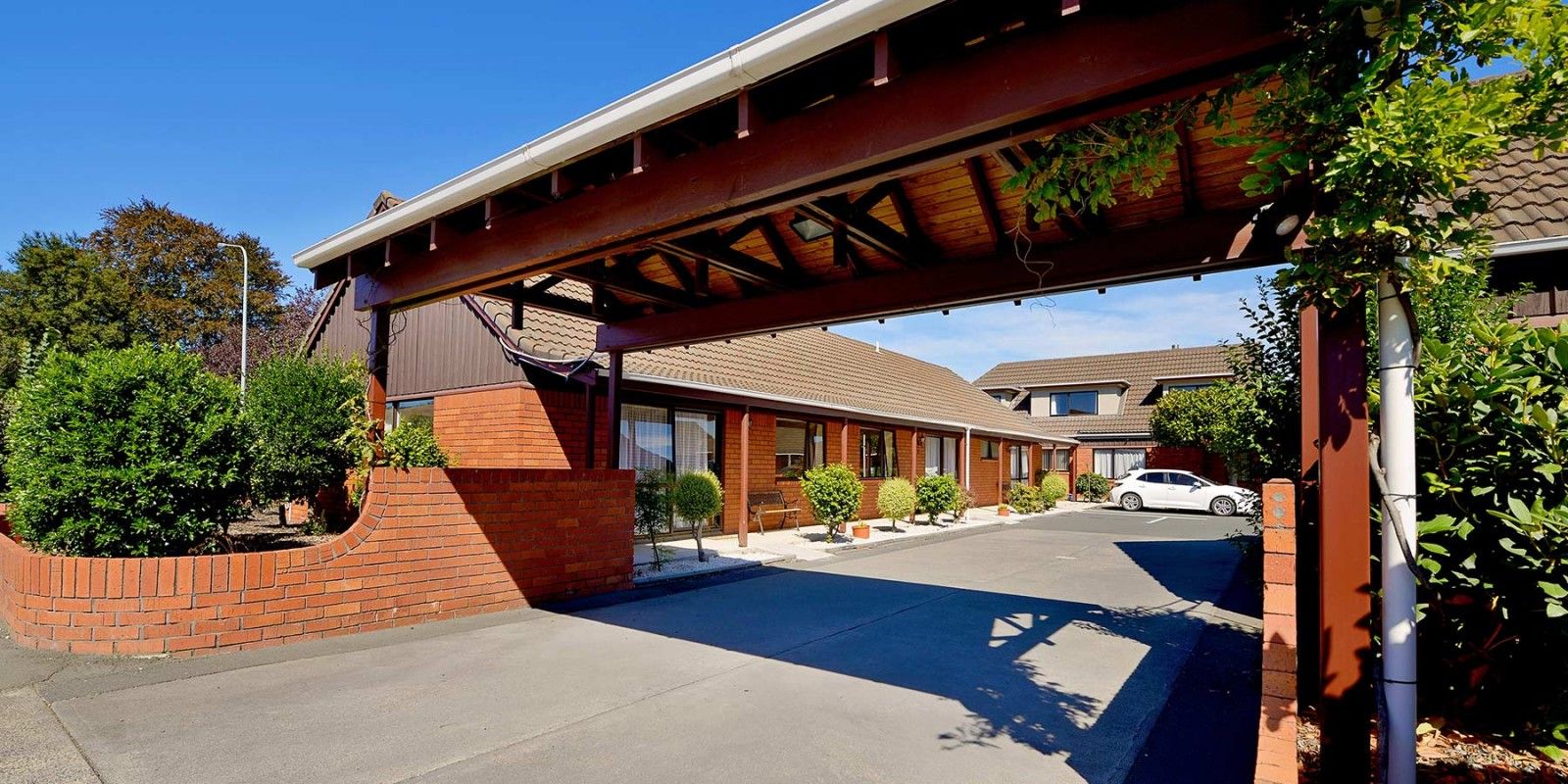 Hotel entrance Photo