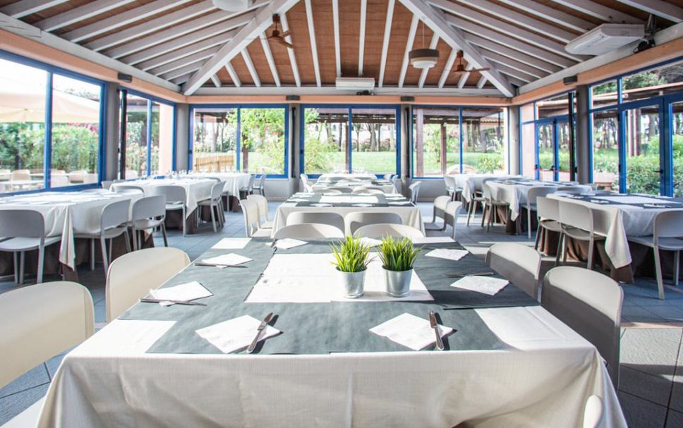 Banquet hall Photo