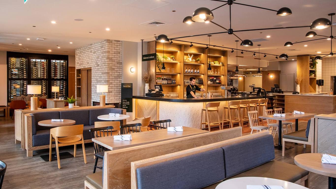 The Elk & Avenue Hotel