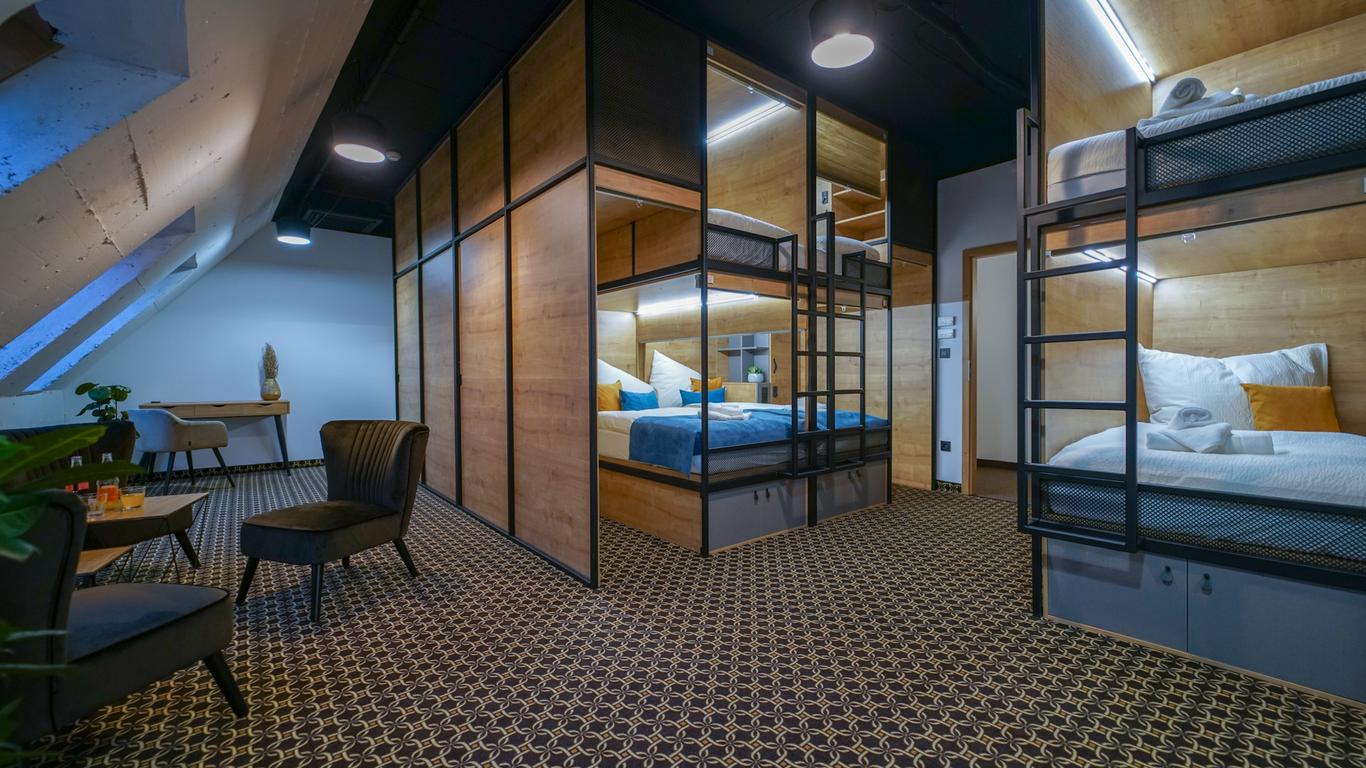 Chors Like A Hotel - 1st World Nft Block & Art Capsule Hostel Metachors